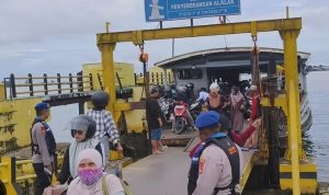 Pemudik Padati Dermaga Fery Penyebrangan Alalak-Jelapat