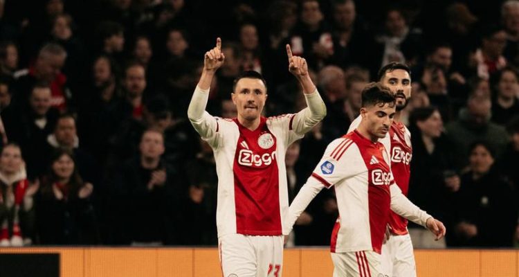 Ajax Hajar Sparta Rotterdam 4-0, Oscar Garcia Puji Mentalitas Ajax