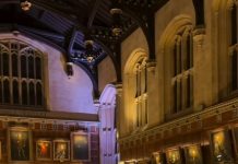 Suasana Unik Buka Puasa Bersama Umat Islam di Universitas Oxford Inggris, Ruangannya Bak di Film Harry Potter