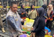 Lima Rumah Terbakar, Bupati HST Gerak Cepat Bantu Korban Kebakaran Gang Sawahan Bulau Luar
