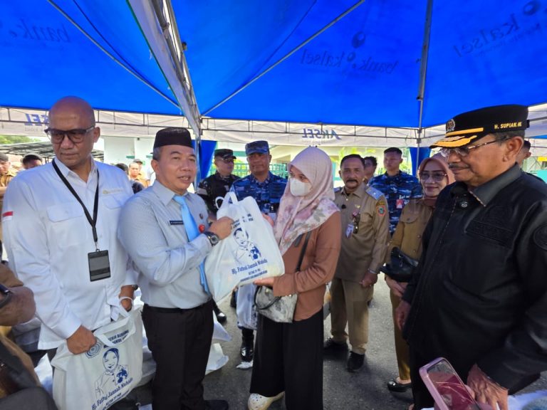 Warga Serbu GPM dan Bazaar Murah Pemprov Kalsel Jelang Idul Fitri