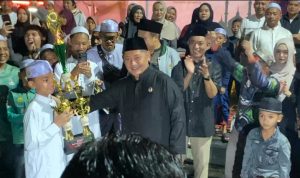 Replika Masjid Megah Antarkan Karamatul Muslimin Juara Pawai Takbiran HST
