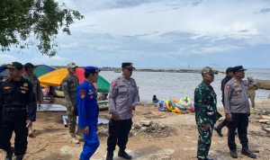Lonjakan Pengunjung Terjadi di Pantai Takisung, Polres Tanah Laut Siaga