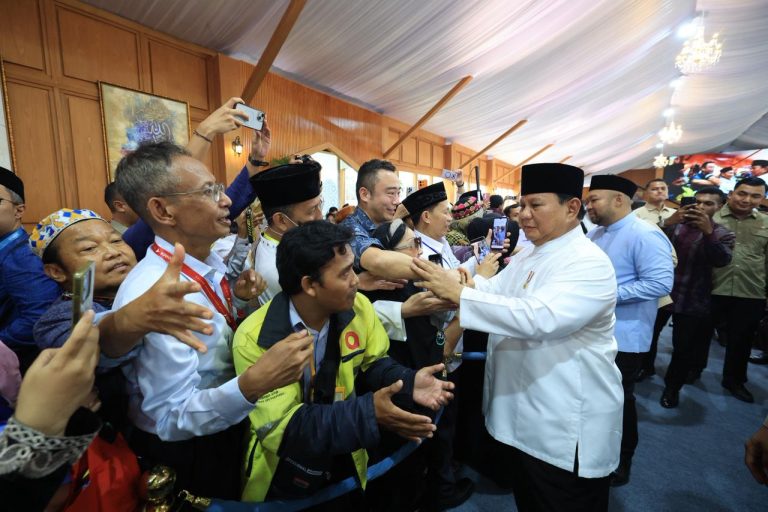 Driver Ojol Bangga Bisa Lebaran di Istana, Pulang Bawa Sembako dari Presiden