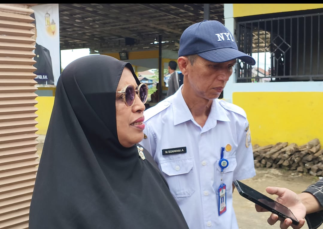 Pembakal Desa Pekauman, Siti Aisyah