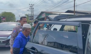 Kisah Haru Mudik Lebaran! Lansia Tanpa Ongkos Dibantu Polisi HST Hingga Pulang ke Kampung Halaman