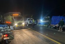 Kecelakaan Dini Hari di Labuan Amas Utara, Pikap dan Truk Bertabrakan hingga Canter Terbalik
