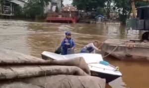 Anak Laki-laki Diduga Tenggelam di Jalan Tembus Perumnas Siswa Kelas 6 SD