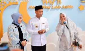 Hadiah Umrah Diraih Tenaga Honorer SDN 1 Basirih Usai Sholat Idul Fitri