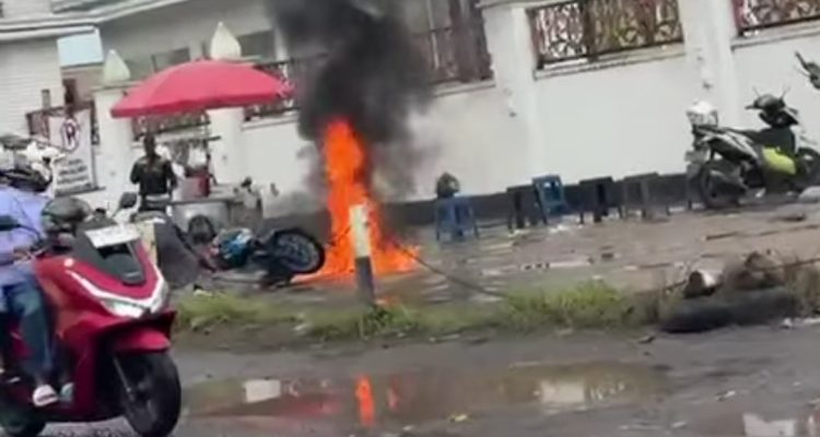 Sepeda Motor Terbakar di Handil Bakti