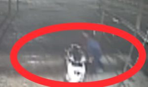 Pencurian Sepeda Motor di Handil Bakti Terekam Kamera CCTV