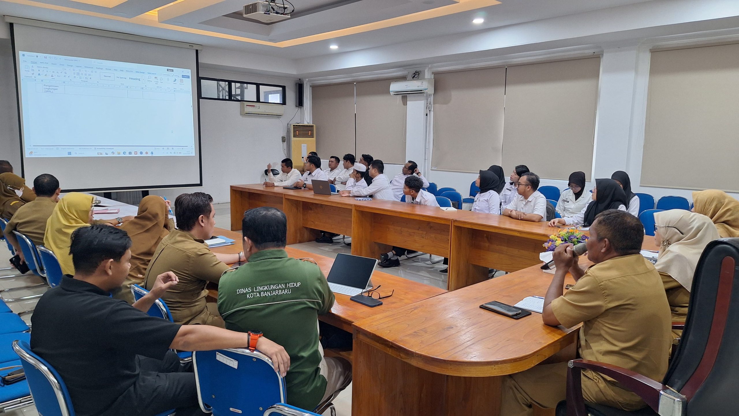 Suasana rapat koordinasi tindak lanjut perizinan