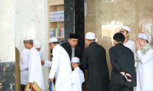 Wabup Batola Herman Susilo Sholat Idul Fitri Bareng Warga Handil Bakti, Sampaikan Pesan Gubernur Muhidin