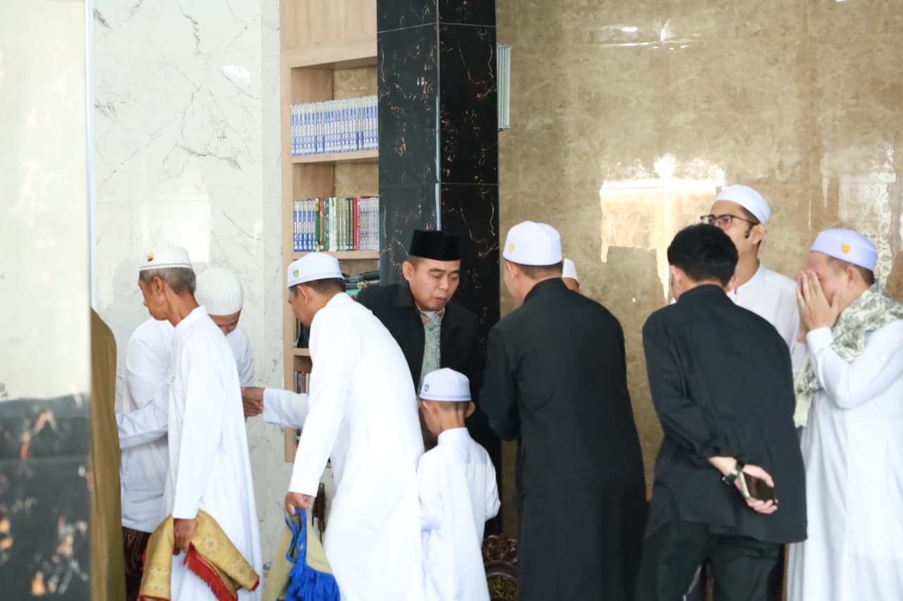 Wabup Batola Herman Susilo Sholat Idul Fitri Bareng Warga Handil Bakti, Sampaikan Pesan Gubernur Muhidin