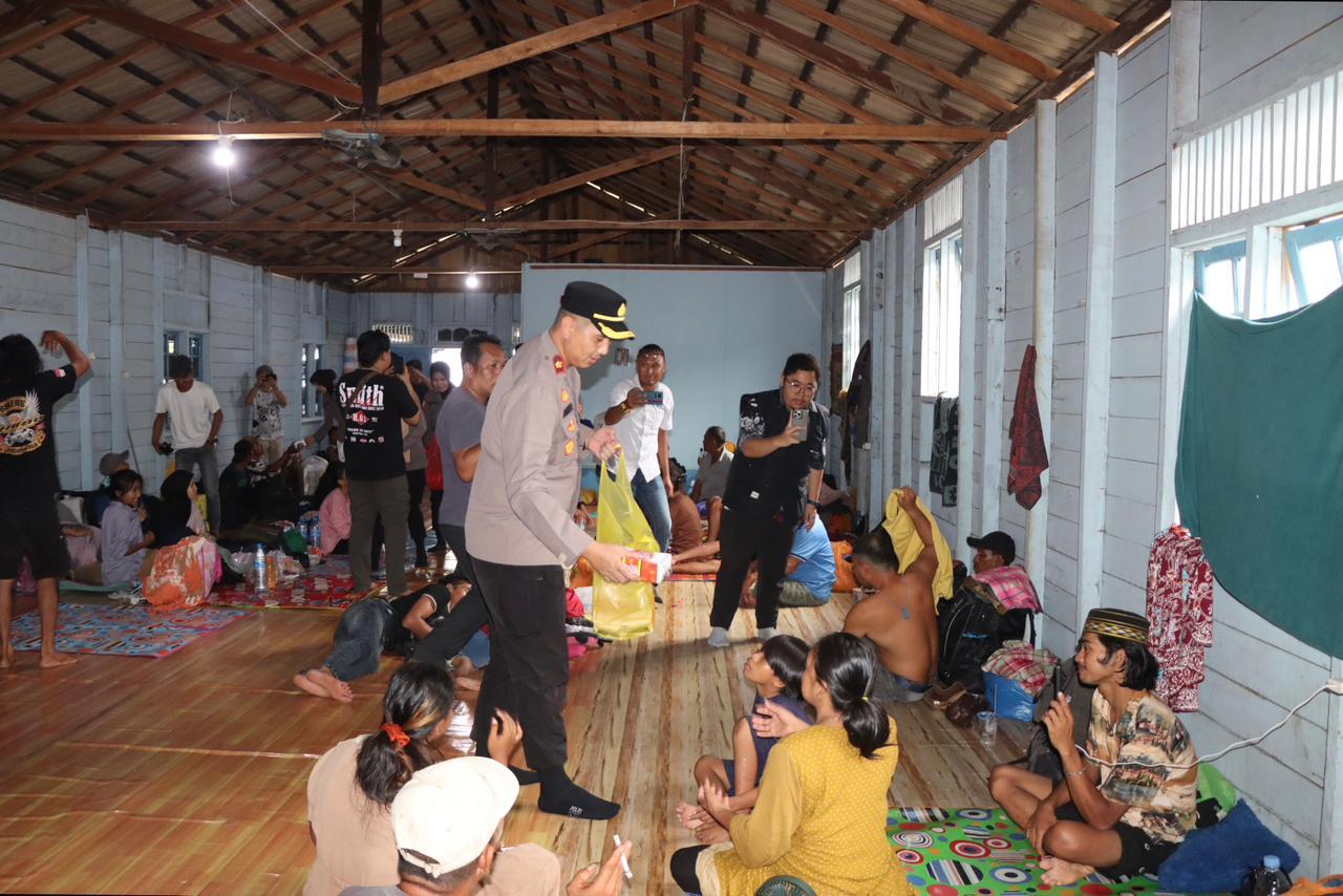 Wakapolres Tanah Bumbu Berbagi Takjil1