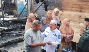 Wabup Banjar Serahkan Bantuan dan Santunan bagi Warga Terdampak Kebakaran Desa Pakauman