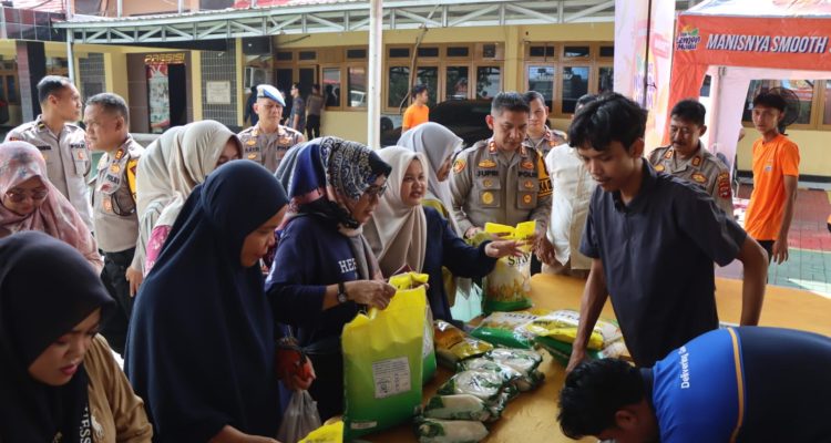 Warga Barabai Serbu Pasar Sembako Murah di Polres HST, Antrean Panjang Sejak Pagi