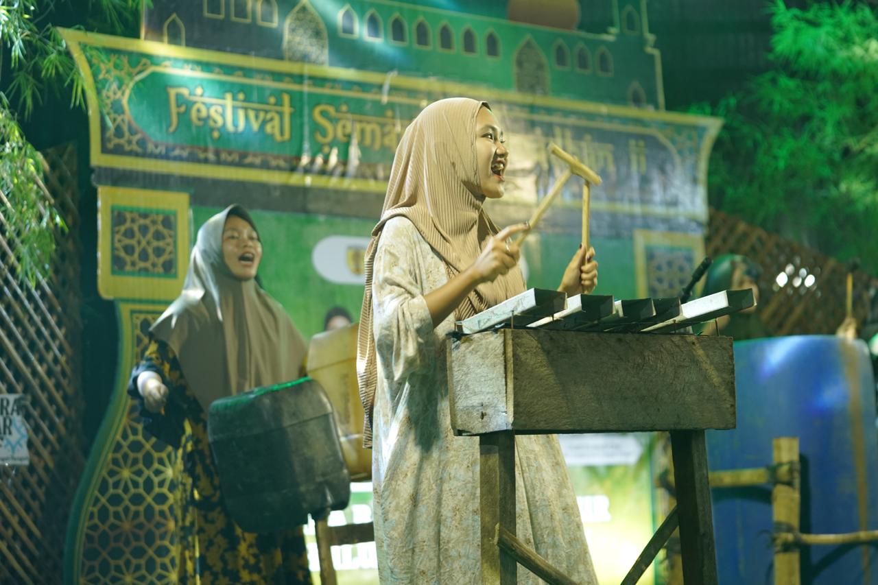 Tujuh Perempuan dari Tatah Barikin Curi Perhatian di Lomba Bagarakan Sahur HST, Grup Acuan Raih Juara 3