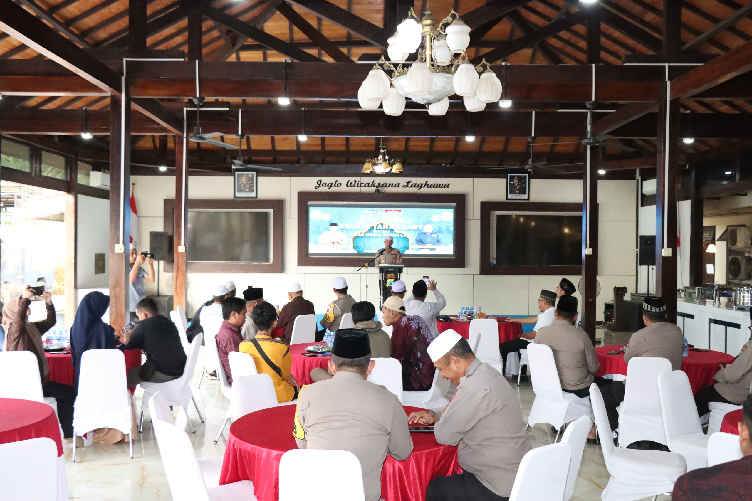 Bukan Sekadar Seremonial, Polres Tanah Laut Rangkul Media Jaga Kondusivitas Banua di Acara Buka Puasa Bersama