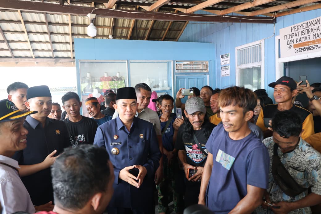 Bupati Andi Rudi Latif Siapkan Dapur Umum BerAKSI untuk Berbuka dan Sahur bagi 269 Penumpang Tertunda