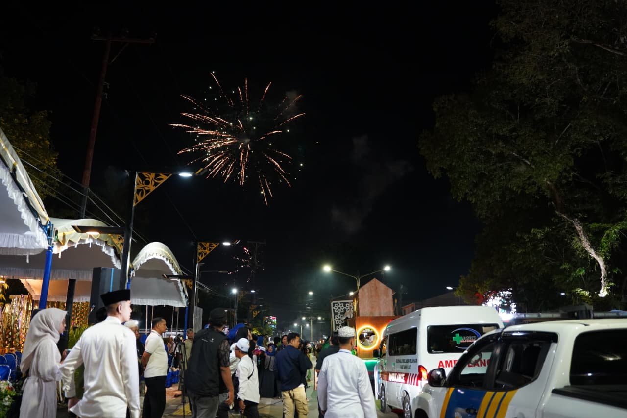 Pelaihari Dipadati Warga! Dari Depan Balairung Hingga Pal-palan Antusias Saksikan Kemeriahan Festival Gema Takbir