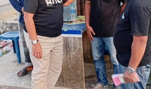 Bikin Heboh! Pria Bertopi di Posko Pengamanan Pantai Batakan Ini Ternyata Orang Nomor Dua di Tanah Laut