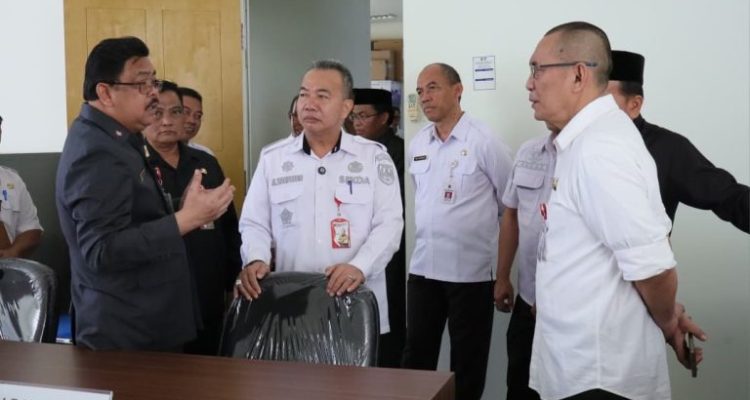 Sekdaprov Sidak ASN Diskominfo Kalsel di Hari Pertama Kerja, ini Hasilnya