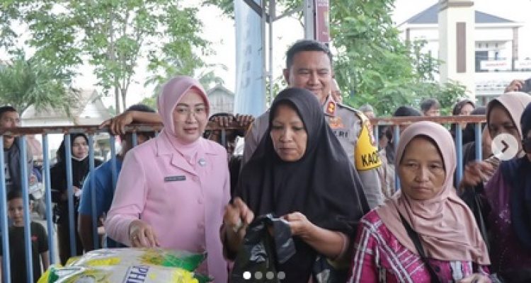 Polres Tanah Bumbu Gelar Pasar Murah, 1.000 Kupon Sembako Murah Diserbu Warga Batulicin