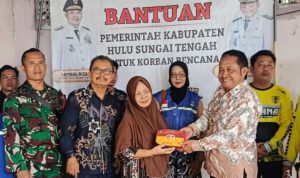Pemkab HST Salurkan Bantuan Korban Kebakaran di Kembang Melur Barabai