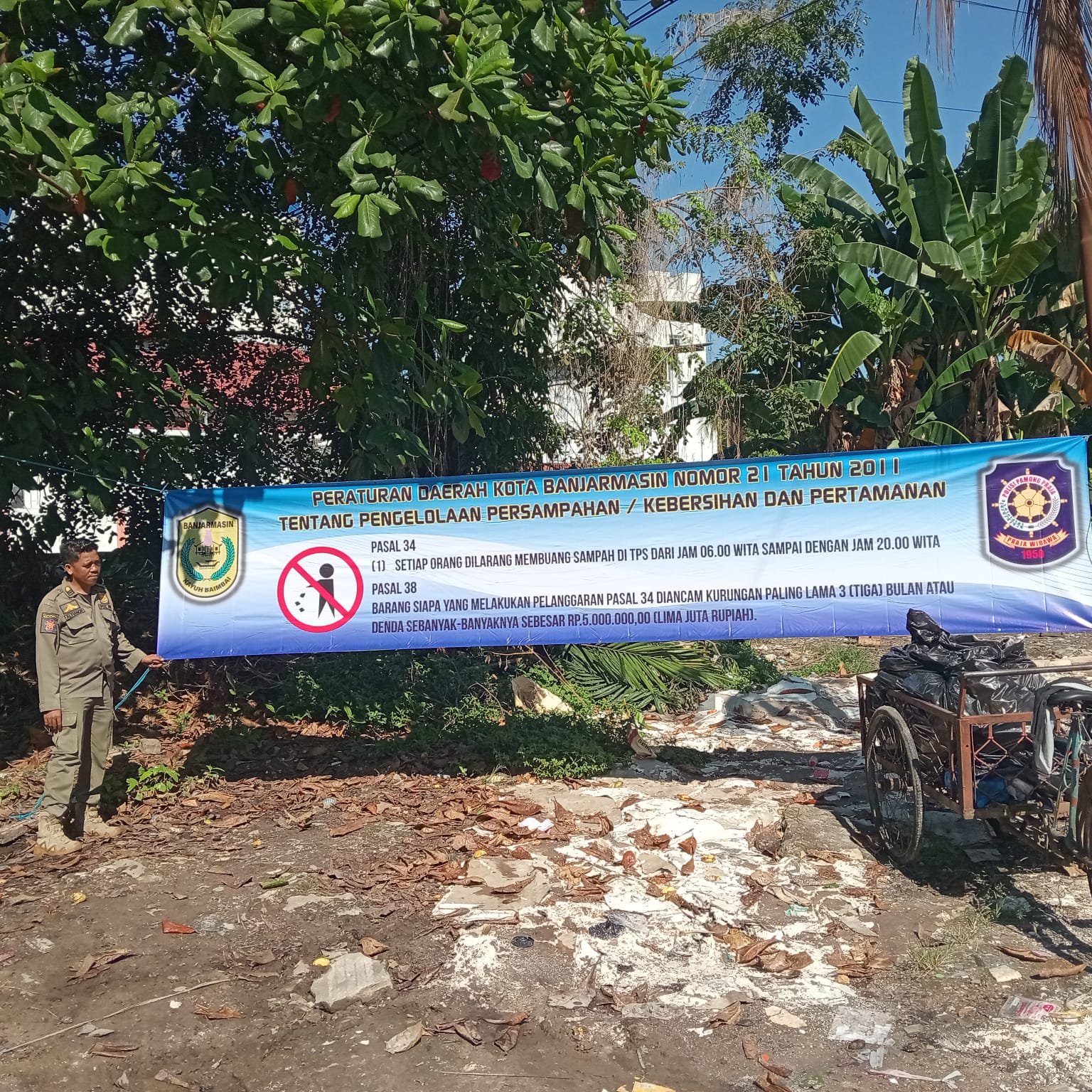 Warga Banjarmasin Dilarang Buang Sampah Sampai Jam 8 Malam, Sanksi Denda Rp 5 Juta