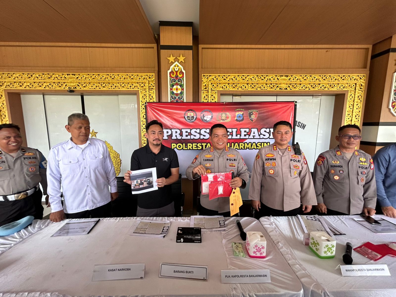 Aksi Penyamaran Berhasil, Polisi Bekuk Pengedar di Banjarmasin dengan Barang Bukti Ratusan Paket Sabu