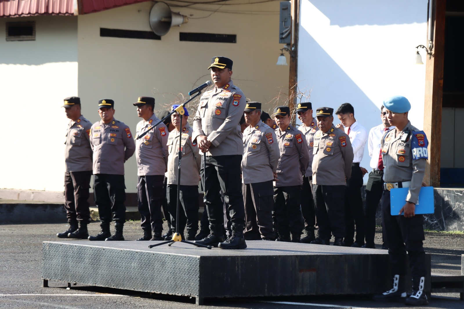 Bahagia Itu Sekarang! Kapolres Tanah Laut Tekankan Syukur, Disiplin, dan Integritas di Apel Pagi