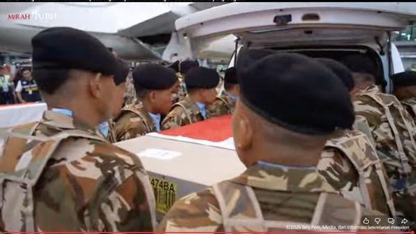 Jenazah Tiga Prajurit TNI Misi Perdamaian UNIFIL Tiba di Bandara Soekarno Hatta Indonesia