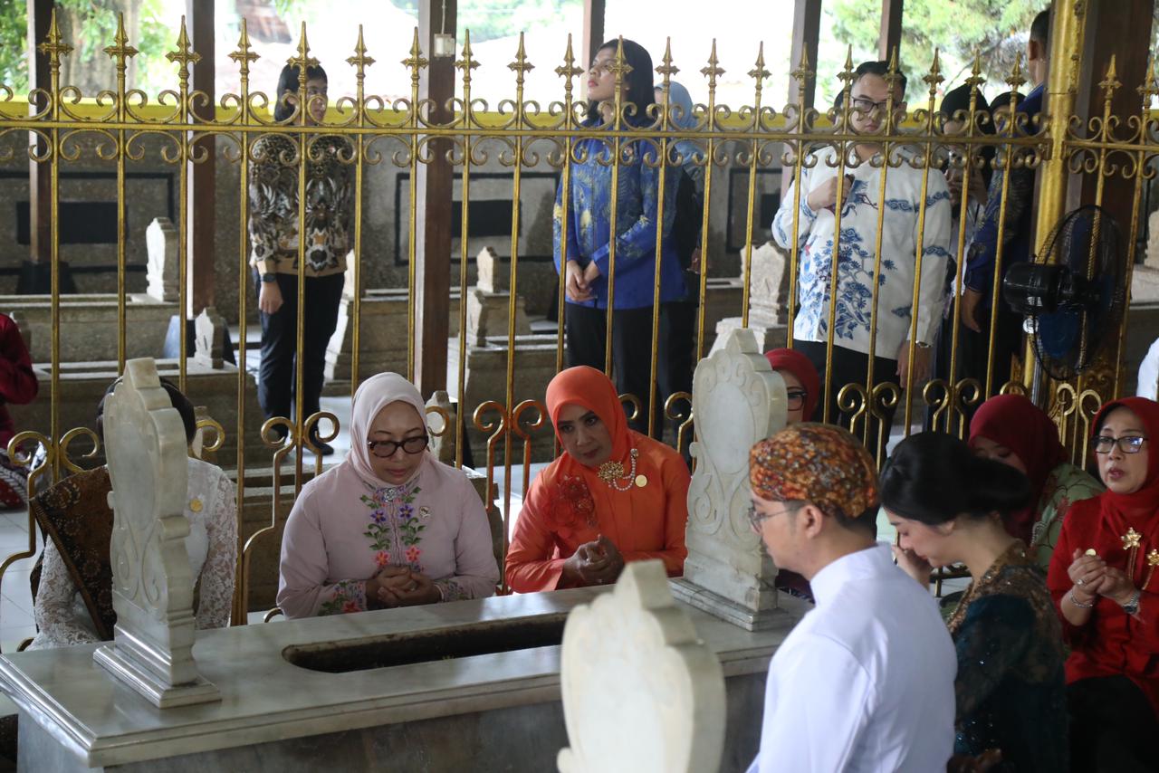 Menteri PPPA Arifah Fauzi Ziarah Makam Kartini, Teguhkan Komitmen Kesetaraan Gender