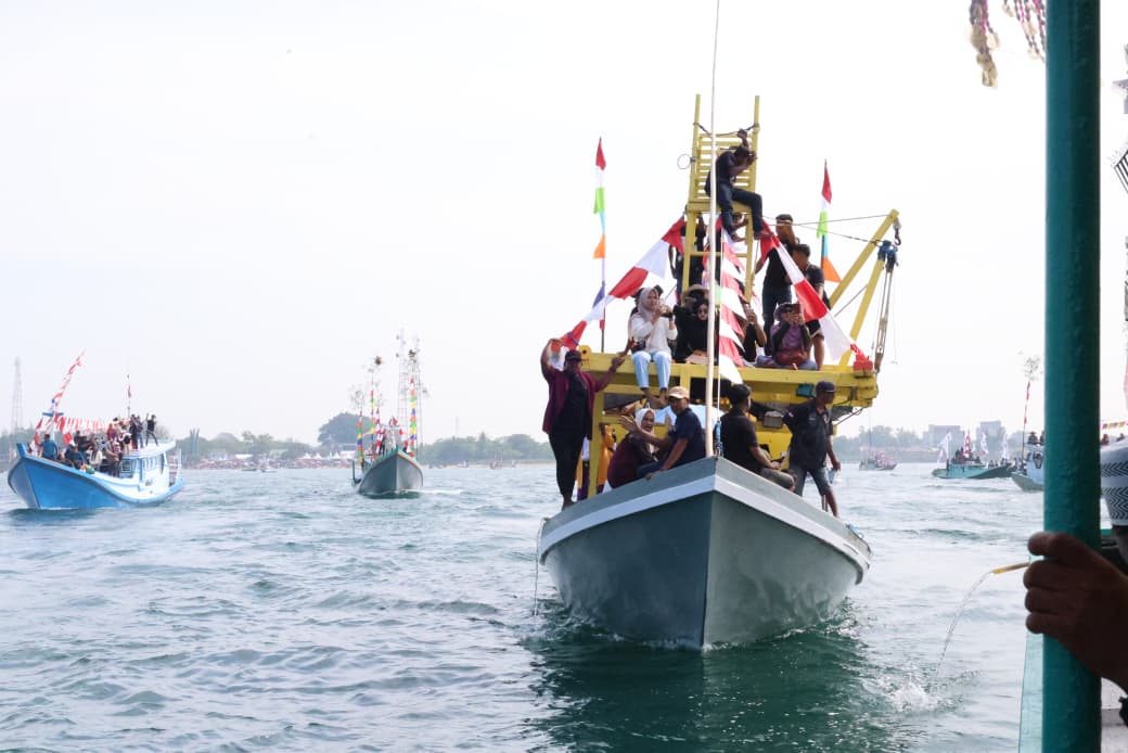 Ribuan Wisatawan Padati Puncak Pesona Budaya Mappanre Ri Tasi’e 2026 di Tanah Bumbu, Ekonomi Lokal Bergeliat