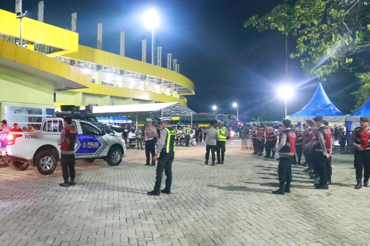 Ratusan Personel Gabungan Amankan Laga Barito Putra vs PSS Sleman di Stadion 17 Mei Banjarmasin