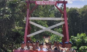 Polres Tabalong dan Brimobda Kalsel Rampungkan Jembatan Sakuyah di Kecamatan Bintang Ara