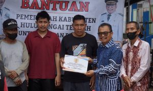 Pemkab HST Salurkan Bantuan untuk Korban Kebakaran di Desa Rangas