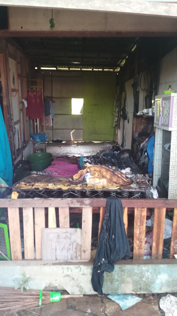 Obat Nyamuk Bakar Kasur Bikin Warung di Desa Tatah Layap Kabupaten Banjar Berasap