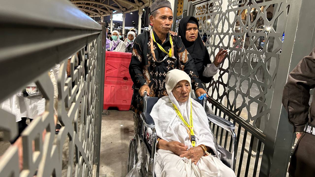 Mudahkan Jemaah Haji 2026 Lansia Naik Bus Shalawat, PPIH Siapkan Jalur Khusus di Terminal Ajyad Mekkah