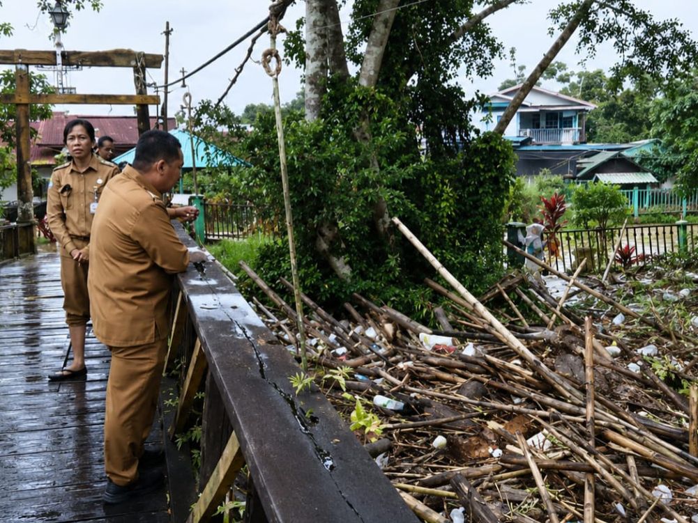 Bupati Samsul Rizal meninjau langsung banjir barabai
