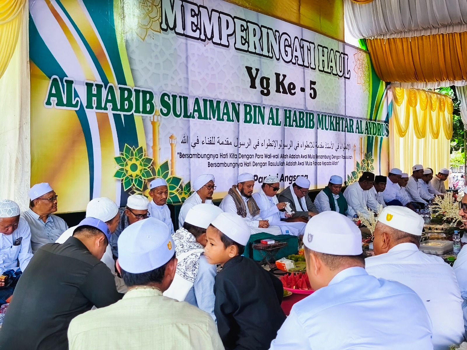 Anggota DPRD Tanah Bumbu Hadiri Haul ke-5 Al Habib Sulaiman di Pantai Angsana Tanah Bumbu