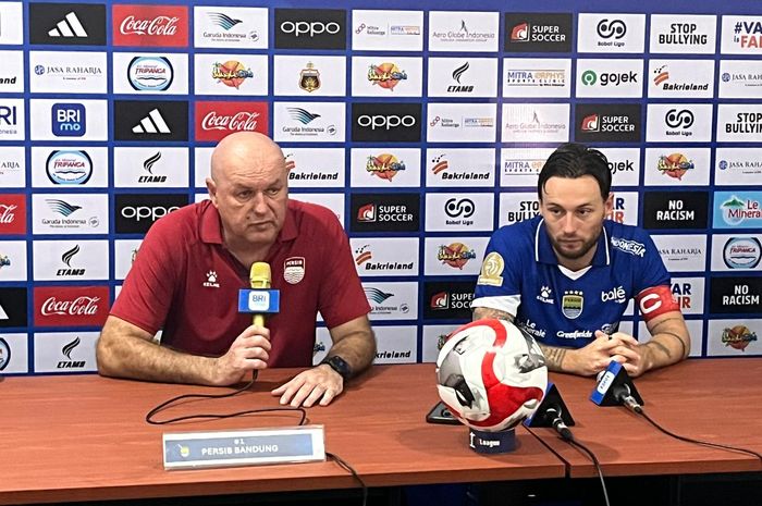 Kapten Persib Bandung, Marc Klok (kanan) bersama sang pelatih Bojan Hodak