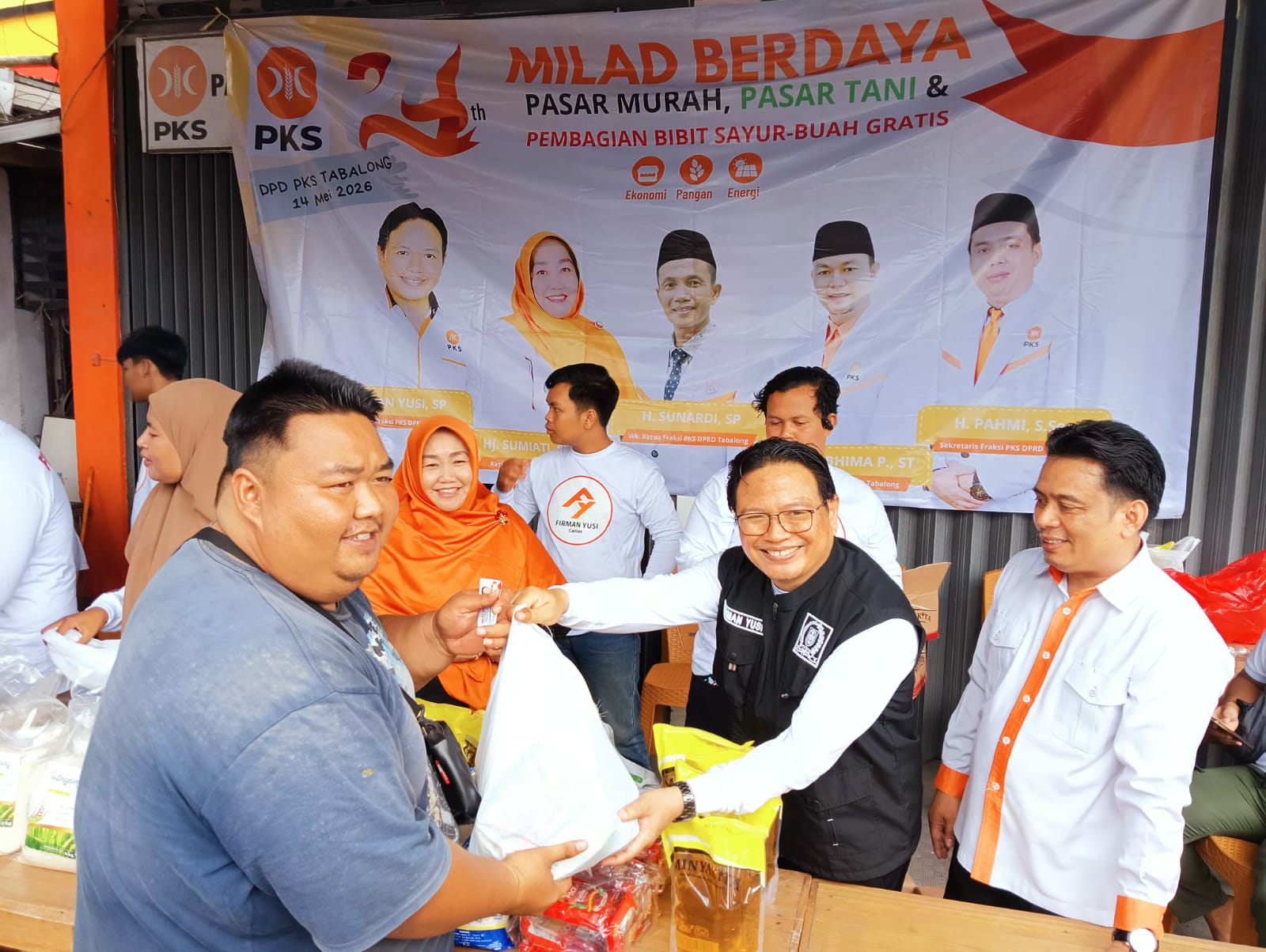 Bagikan 1.500 Bibit Sayuran ke Warga Tabalong, Firman Yusi Sebut Perkuat Ketahanan Pangan, Ekonomi dan Energi