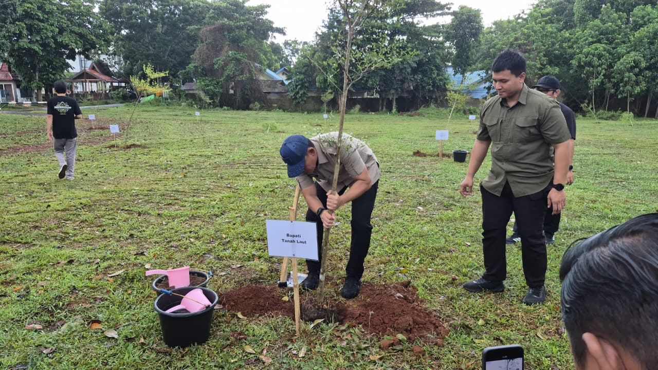 Jaga Konsistensi Kehidupan Desa, Pemkab Tanah Laut Luncurkan "Gerakan Desa Menanam-Tanah Laut Lestari"
