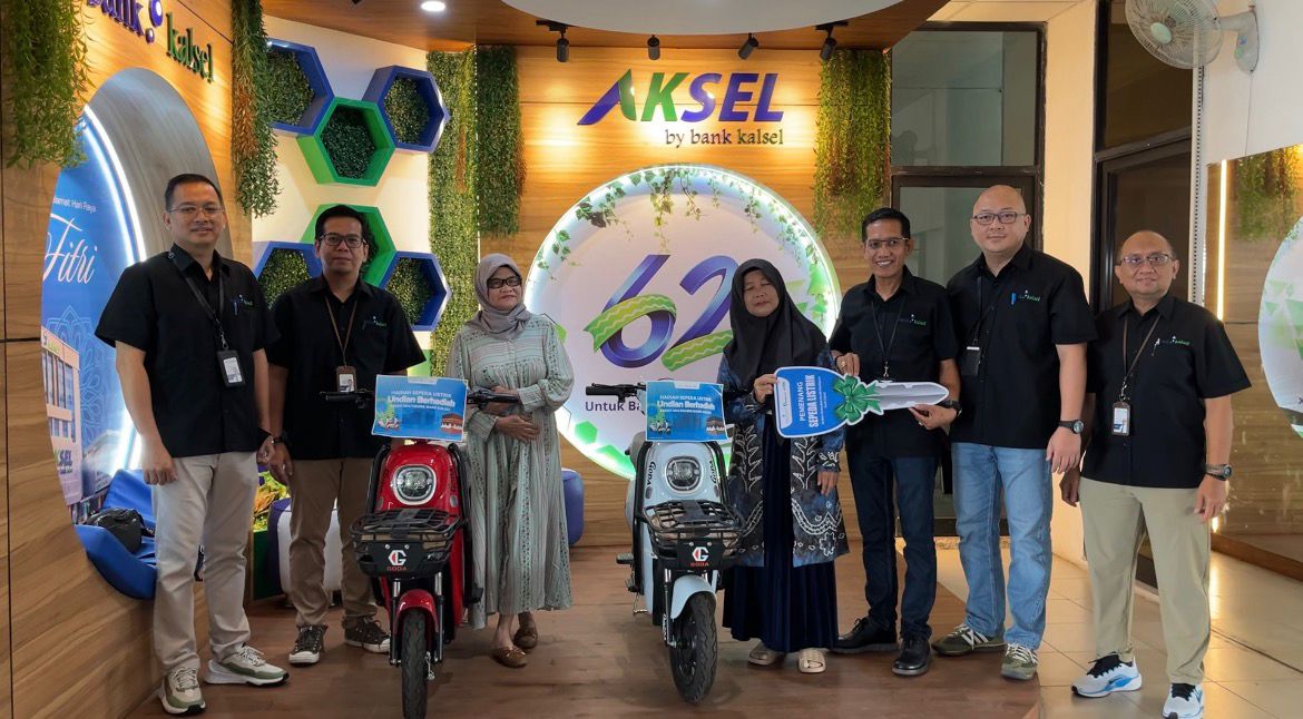 Misbah Herlina Kaget Dikunjungi Langsung Petugas Bank Kalsel ke Rumah, Dapat Sepeda Listrik Program Kredit Multiguna