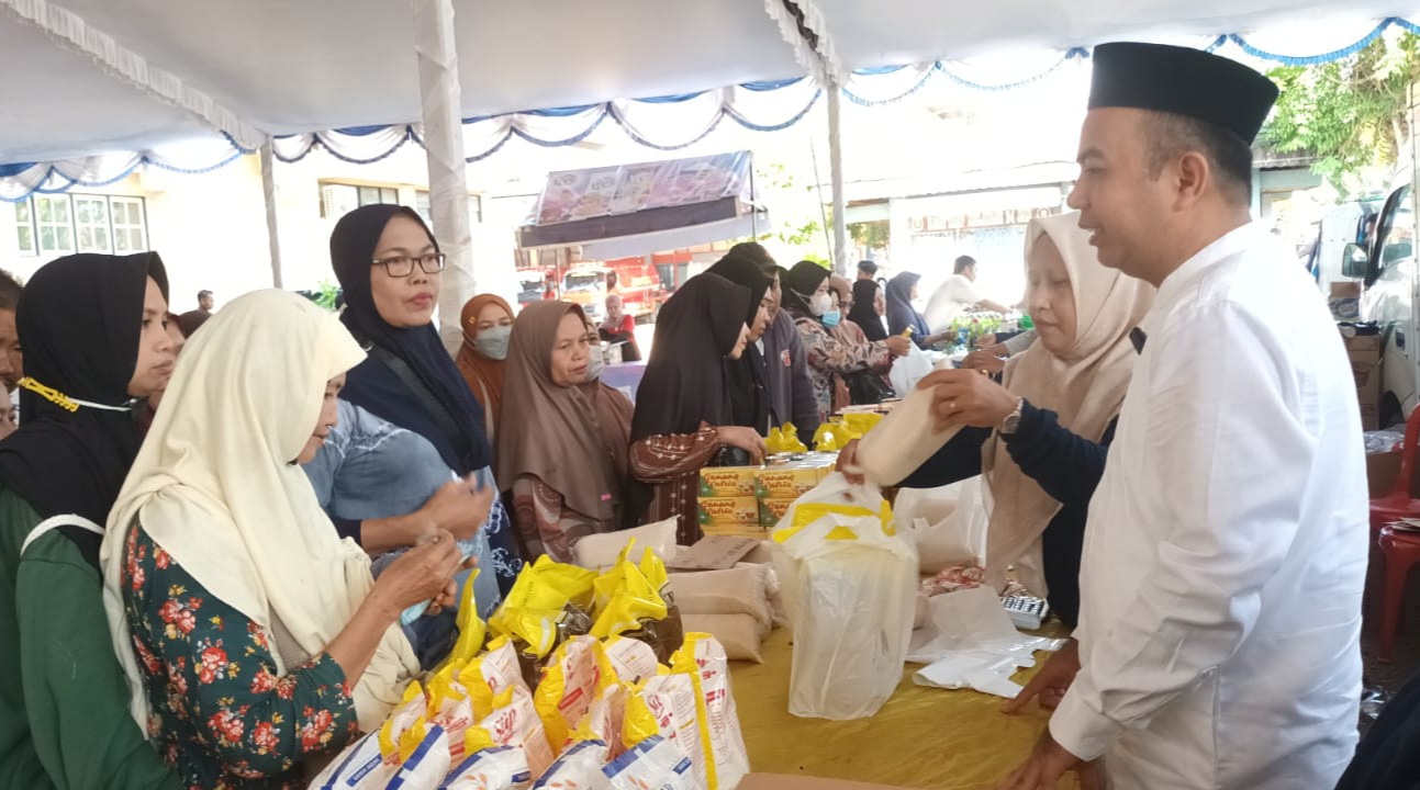 Jelang Idul Adha, Warga Bisa Beli Minyak Goreng Rp15 Ribu per Liter di Pasar Murah Pemkab Tabalong