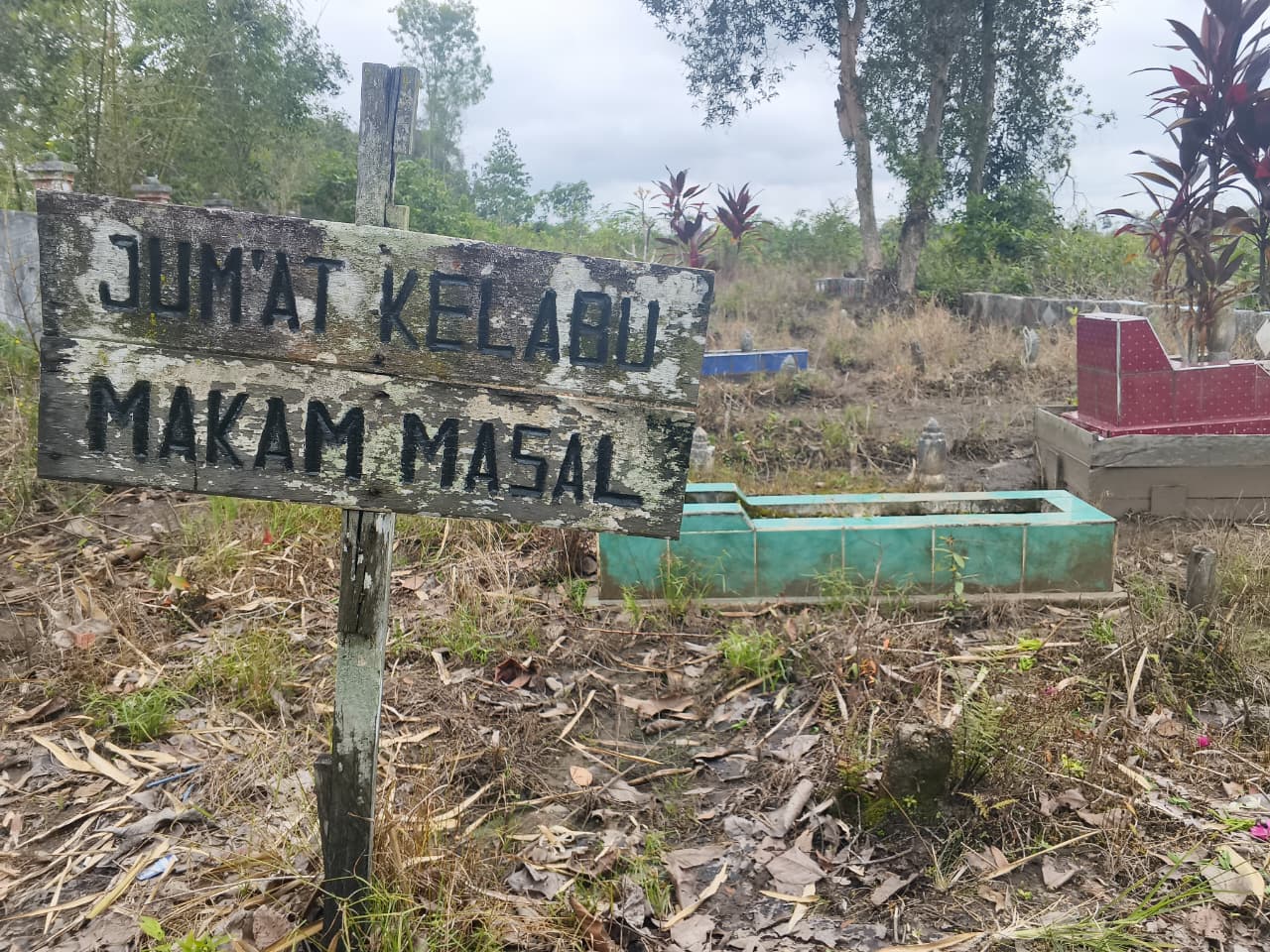 29 Tahun Tragedi Jumat Kelabu, Penanda Kayu di Makam Para Korban di Banjarbaru Mulai Kusam