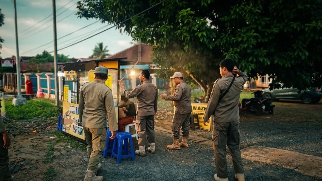 Ciptakan Kenyamanan Pengguna Jalan, Satpol PP Tanah Laut Tertibkan PKL di Pelaihari