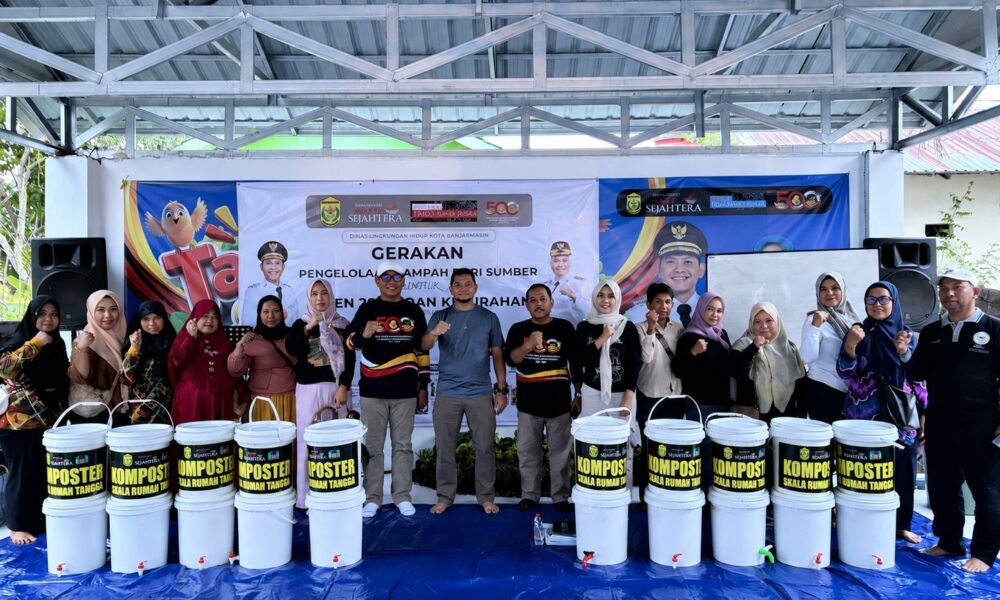 Kurangi Sampah Rumah Tangga, PTAM Bandarmasih Gandeng DLH Salurkan 100 Komposter ke Warga Kota Banjarmasin